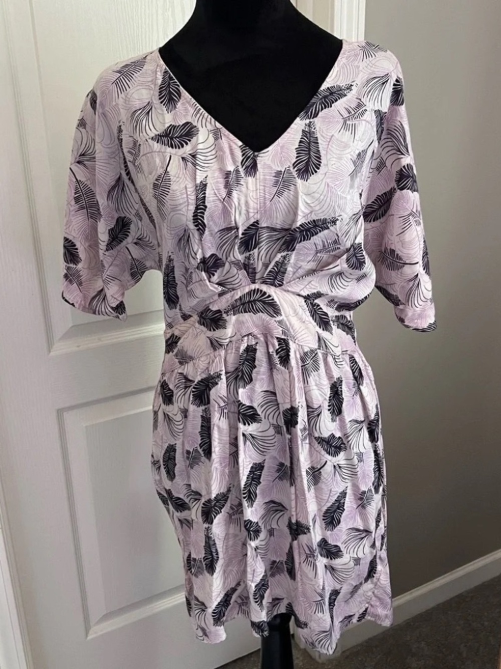 Angie Size Medium M Leaf Print Midi Dress - Lavender and Black lot6472